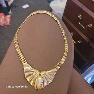 Elegant Gold Necklace with Shell Design Vintage PARK LANE 18 K GOLD PLATED 1970